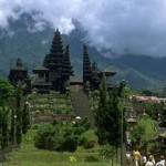 pura-besakih-sewa-mobil-di-bali